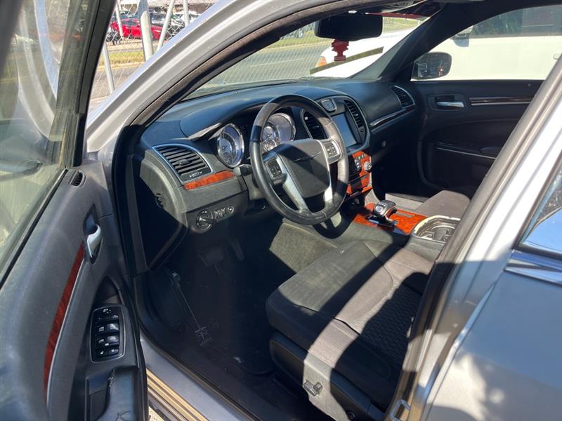 Chrysler 300 Base 2012