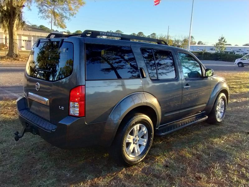 Nissan Pathfinder LE 2WD 2006