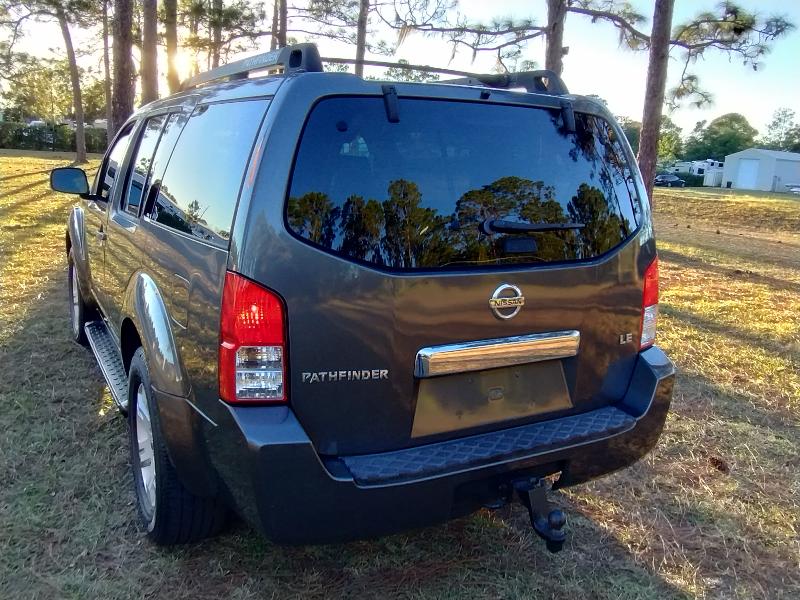 Nissan Pathfinder LE 2WD 2006