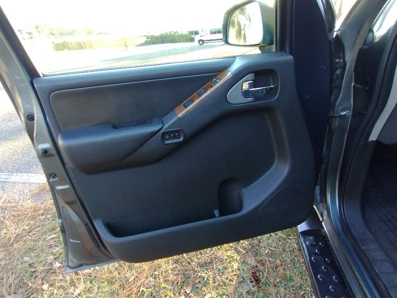 Nissan Pathfinder LE 2WD 2006