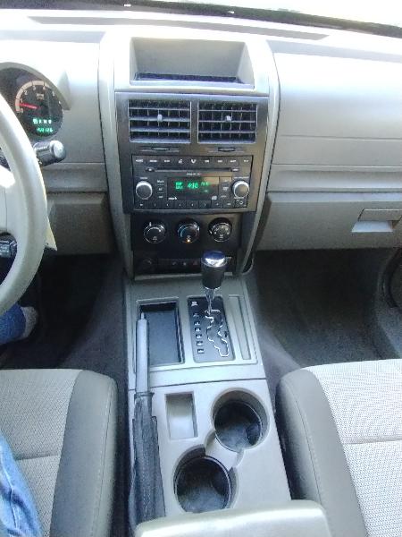 Dodge Nitro SXT 2WD 2008