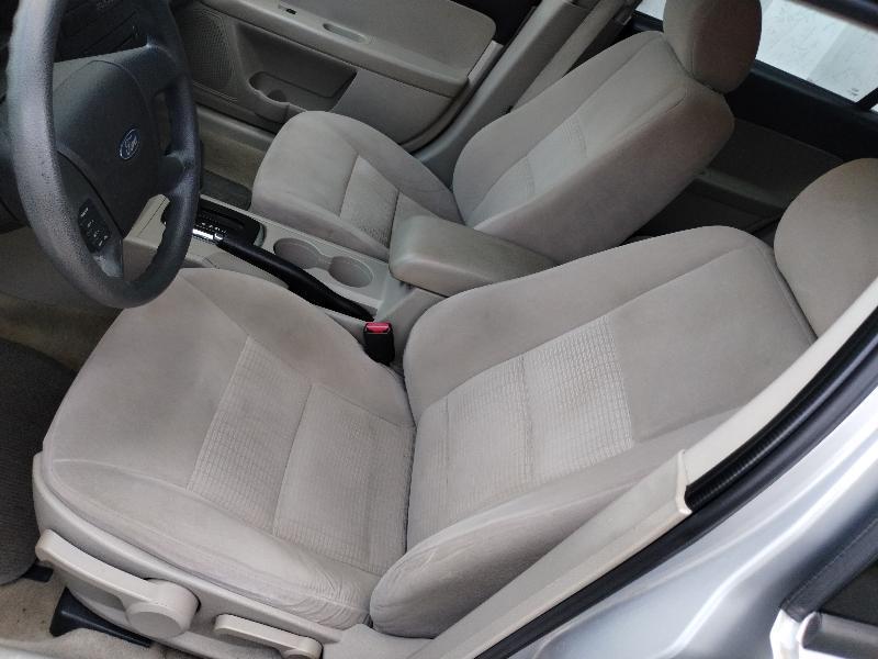 Ford Fusion S 2006