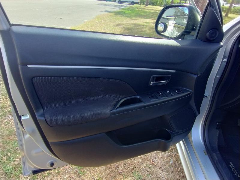 Mitsubishi Outlander Sport ES 2WD 2011