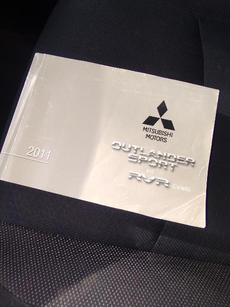 Mitsubishi Outlander Sport ES 2WD 2011