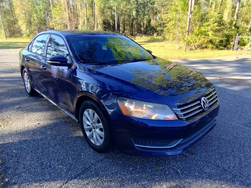 Volkswagen Passat 2.5L S W/Appearance 2012