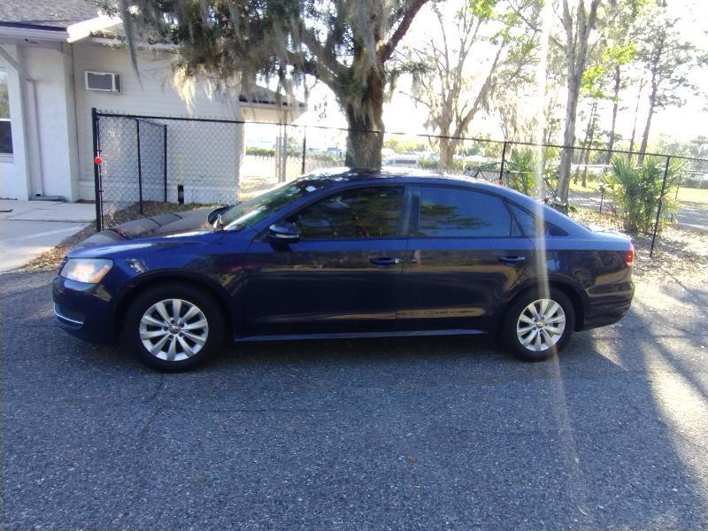 Volkswagen Passat 2.5L S W/Appearance 2012