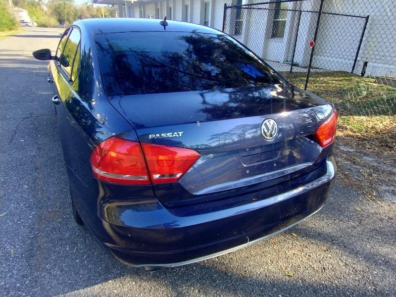 Volkswagen Passat 2.5L S W/Appearance 2012
