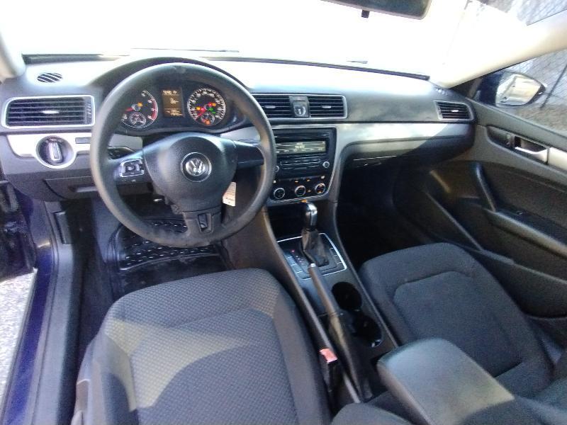 Volkswagen Passat 2.5L S W/Appearance 2012