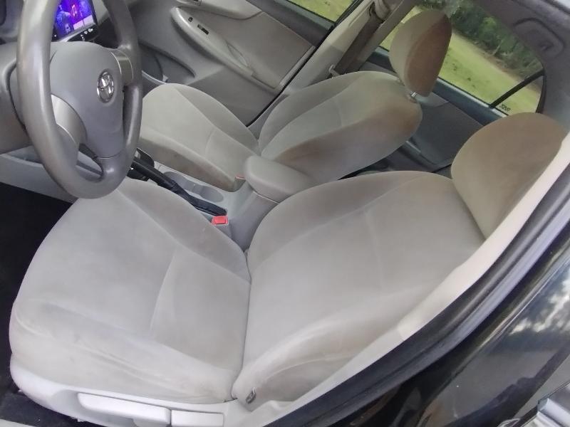 Toyota Corolla Base 5-Speed MT 2010