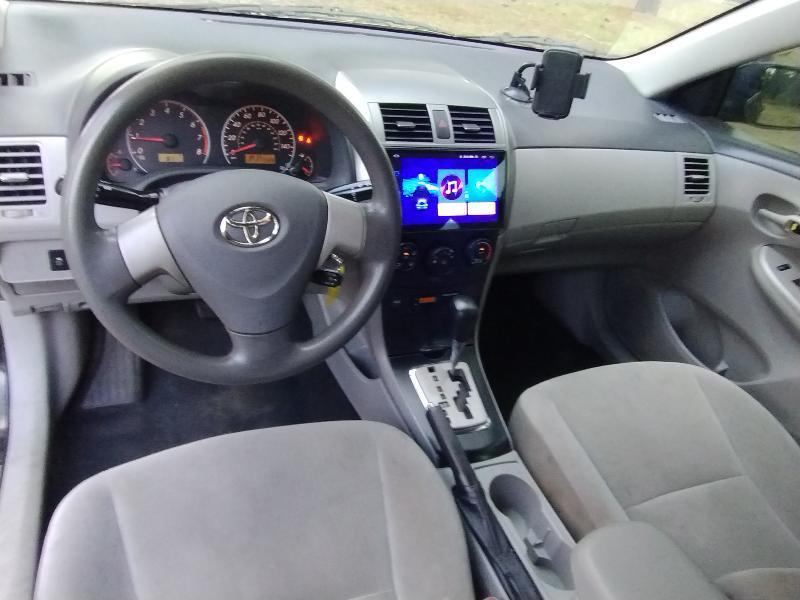 Toyota Corolla Base 5-Speed MT 2010
