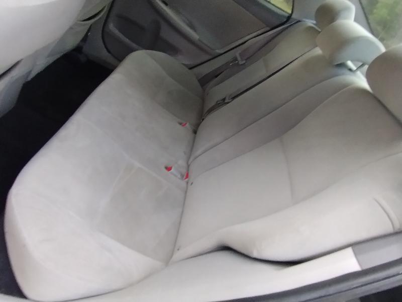 Toyota Corolla Base 5-Speed MT 2010