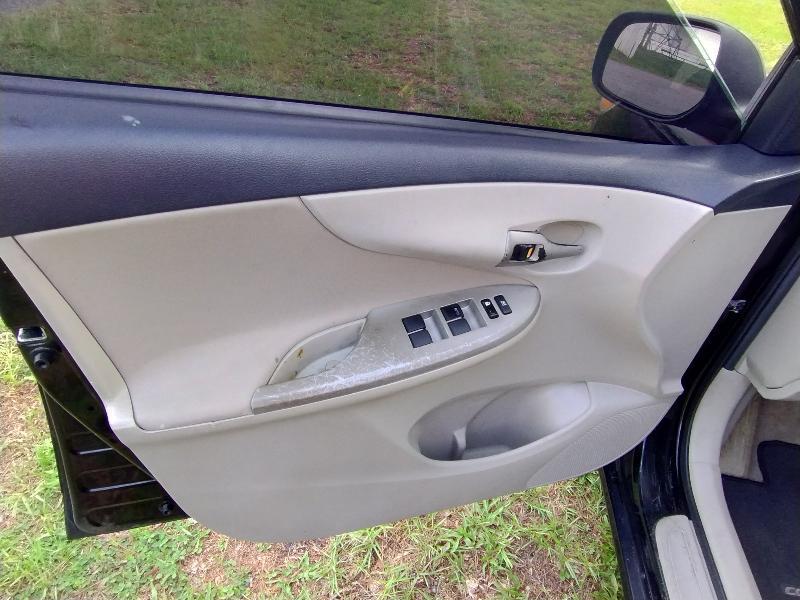 Toyota Corolla S 5-Speed MT 2012
