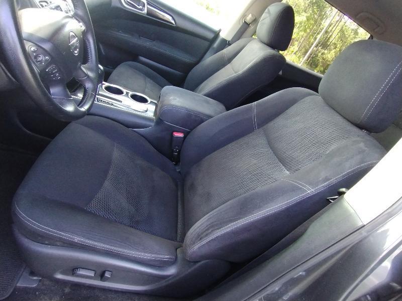 Nissan Pathfinder LE 2WD 2013