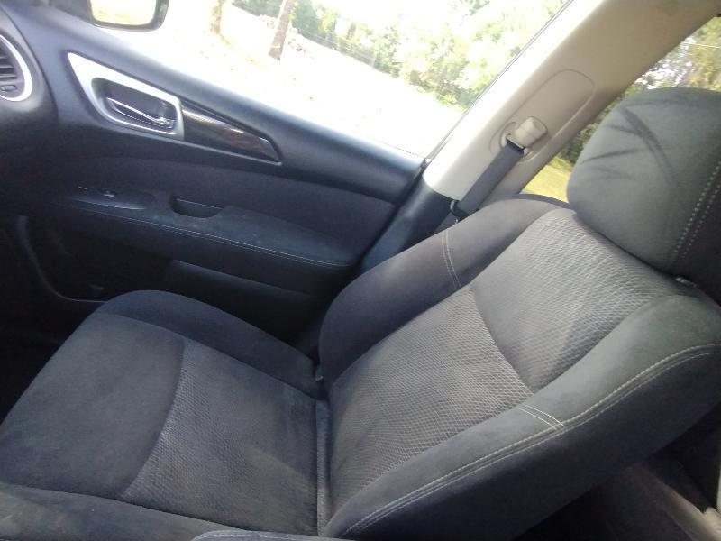 Nissan Pathfinder LE 2WD 2013