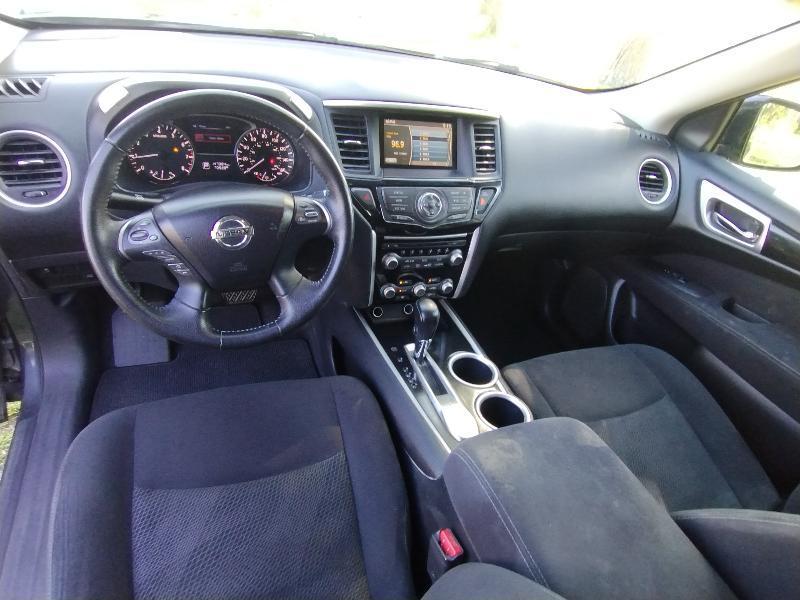 Nissan Pathfinder LE 2WD 2013