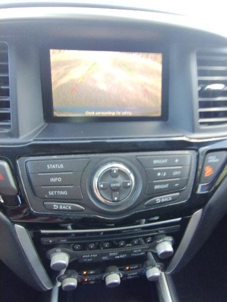 Nissan Pathfinder LE 2WD 2013