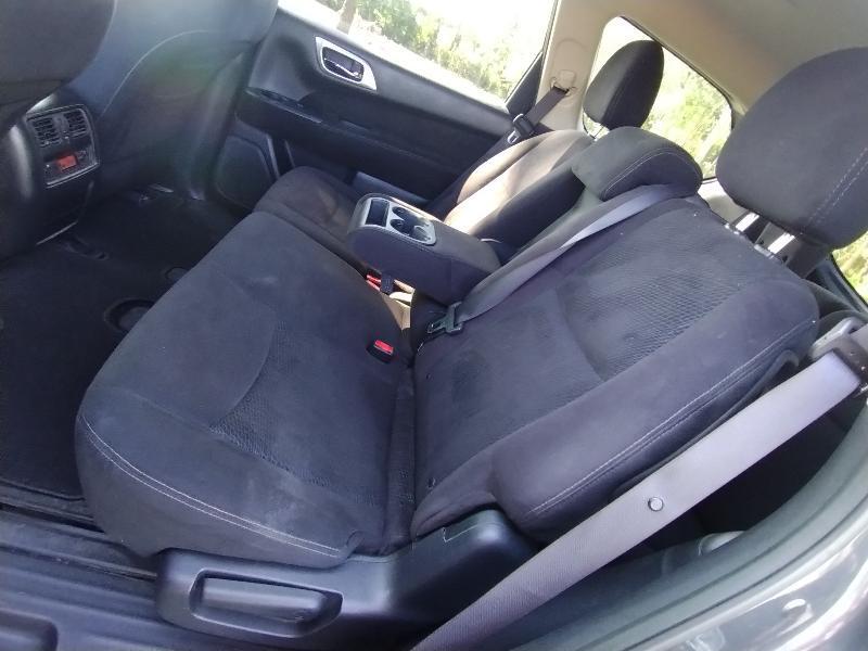 Nissan Pathfinder LE 2WD 2013