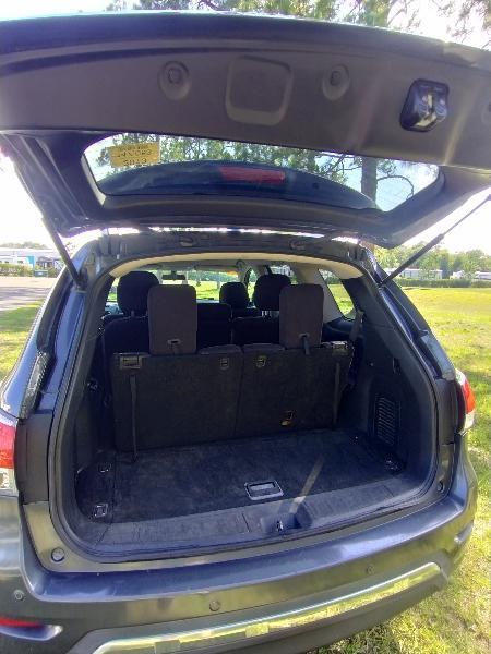 Nissan Pathfinder LE 2WD 2013