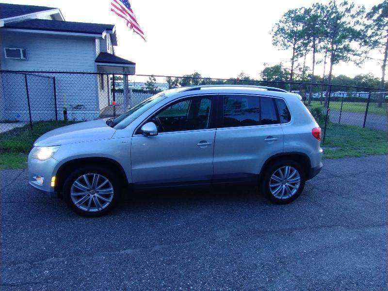 Volkswagen Tiguan S 2010