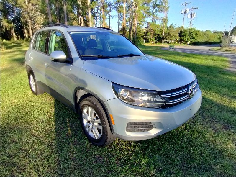 Volkswagen Tiguan S 2015