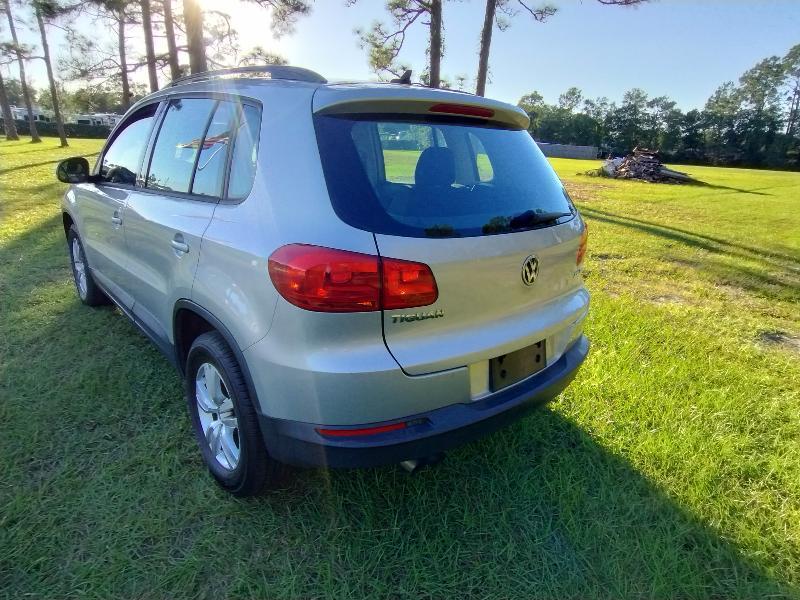 Volkswagen Tiguan S 2015