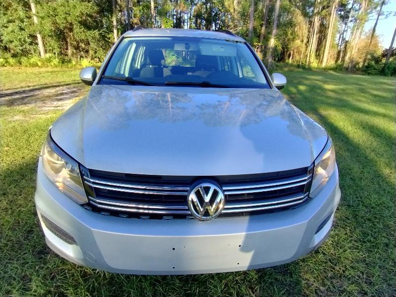 Volkswagen Tiguan S 2015