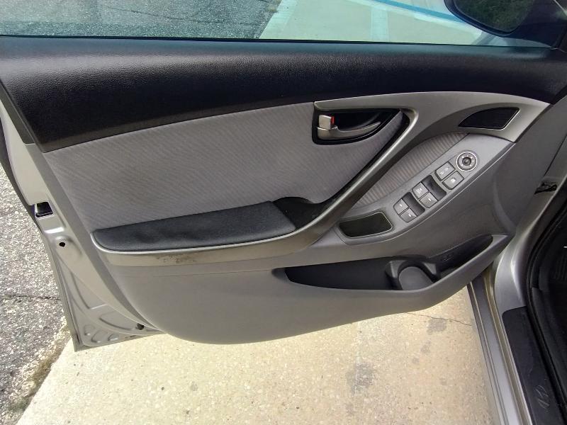 Hyundai Elantra Limited 2012