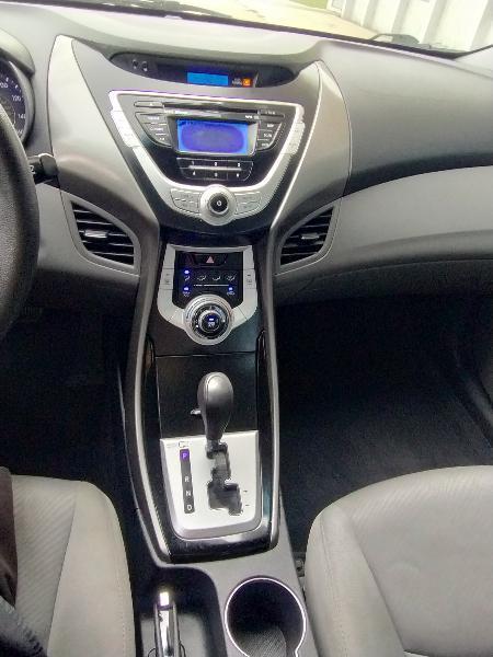 Hyundai Elantra Limited 2012