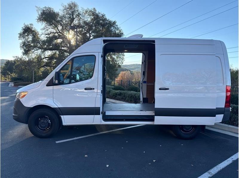 Mercedes-Benz Sprinter  2021