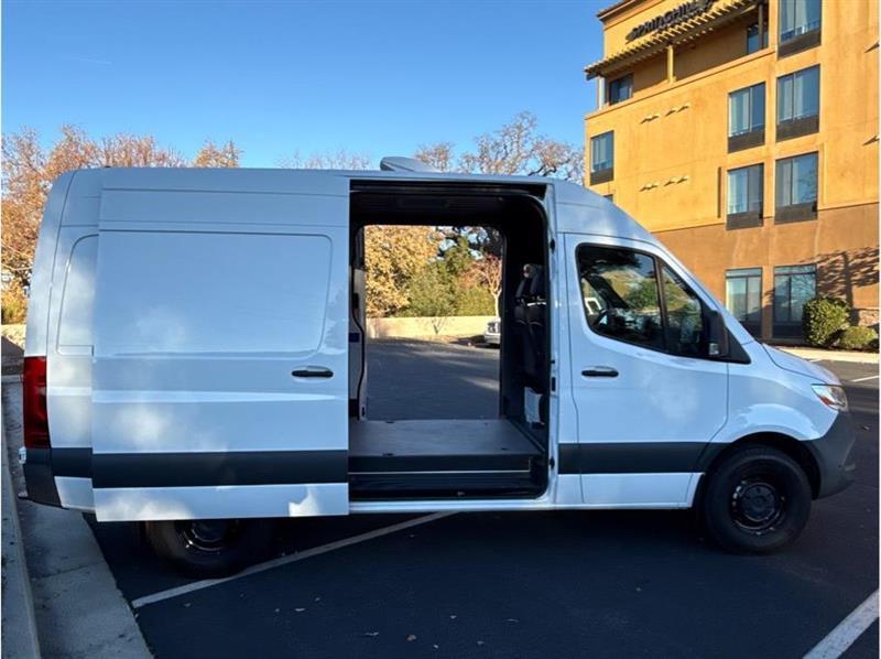 Mercedes-Benz Sprinter  2021