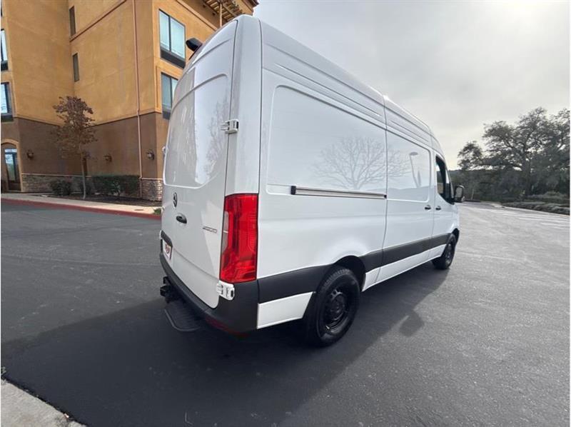 Mercedes-Benz Sprinter  2025