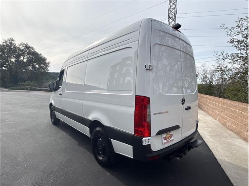 Mercedes-Benz Sprinter  2025