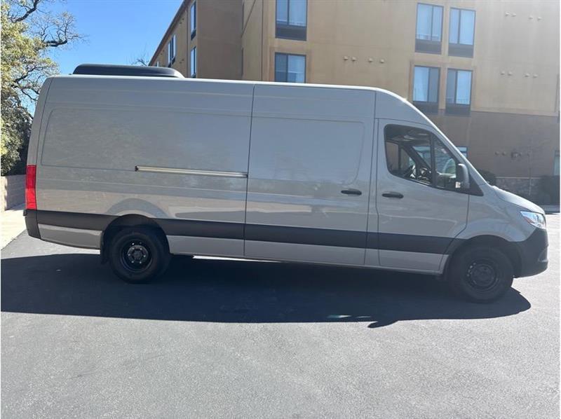 Mercedes-Benz Sprinter  2023