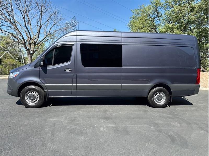 Mercedes-Benz Sprinter  2024