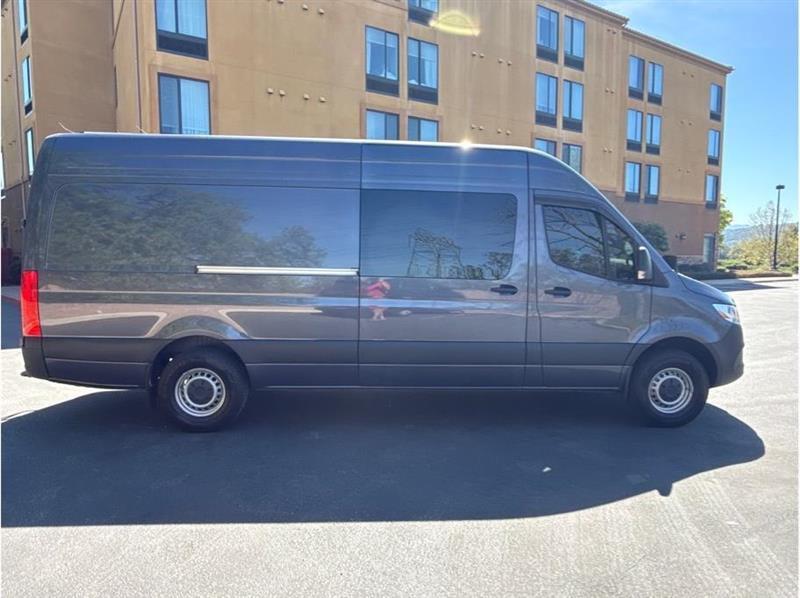 Mercedes-Benz Sprinter  2024