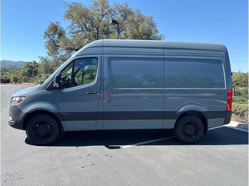 Mercedes-Benz Sprinter  2025