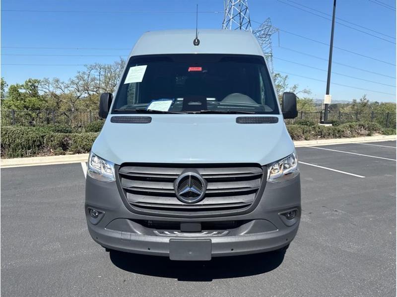 Mercedes-Benz Sprinter  2025