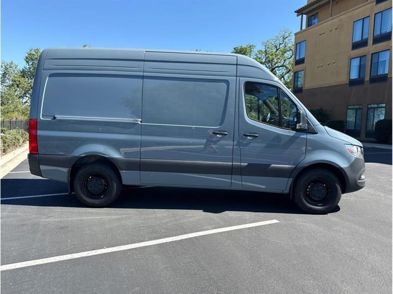 Mercedes-Benz Sprinter  2025