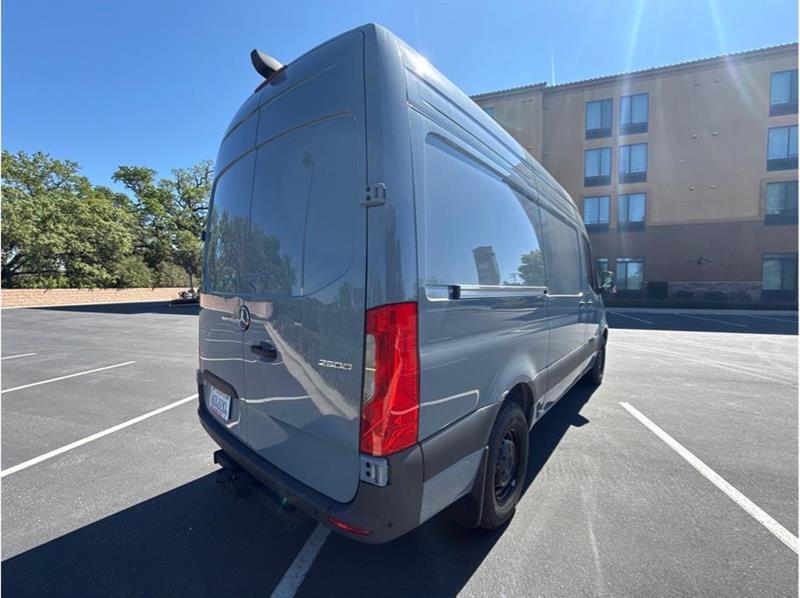 Mercedes-Benz Sprinter  2025