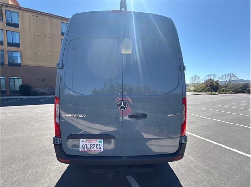 Mercedes-Benz Sprinter  2025