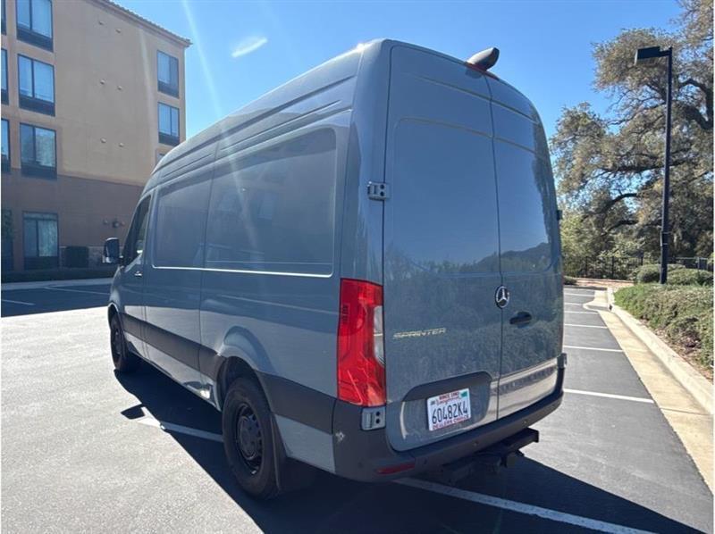 Mercedes-Benz Sprinter  2025