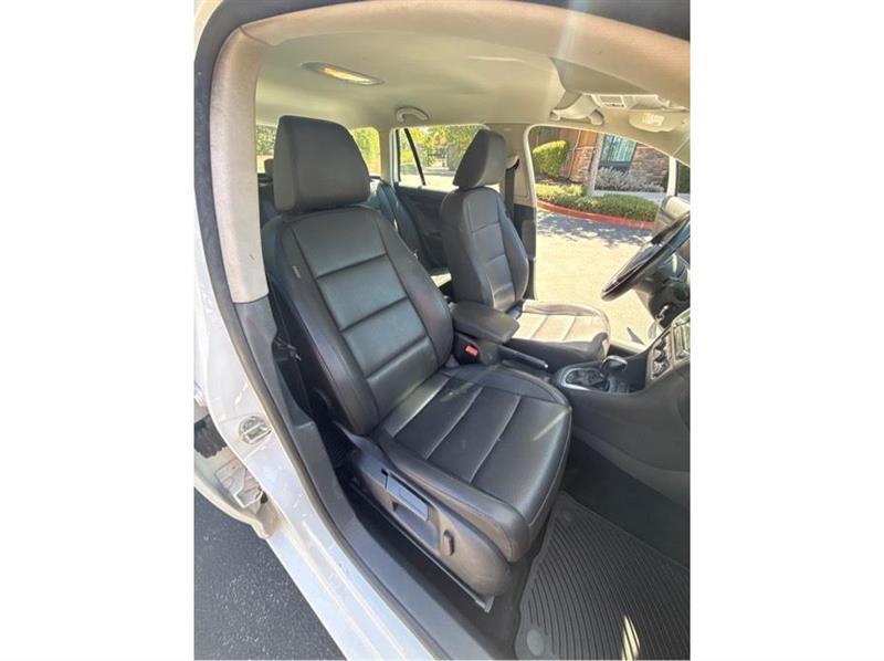 Volkswagen Jetta SportWagen  2012