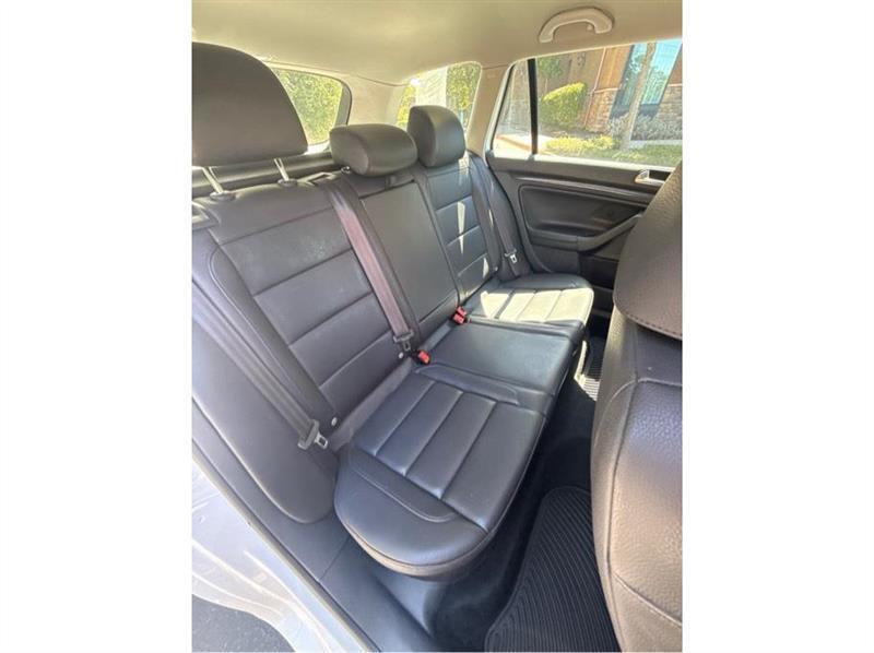 Volkswagen Jetta SportWagen  2012