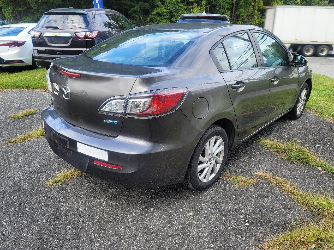 Mazda MAZDA3 i Touring AT 4-Door 2013