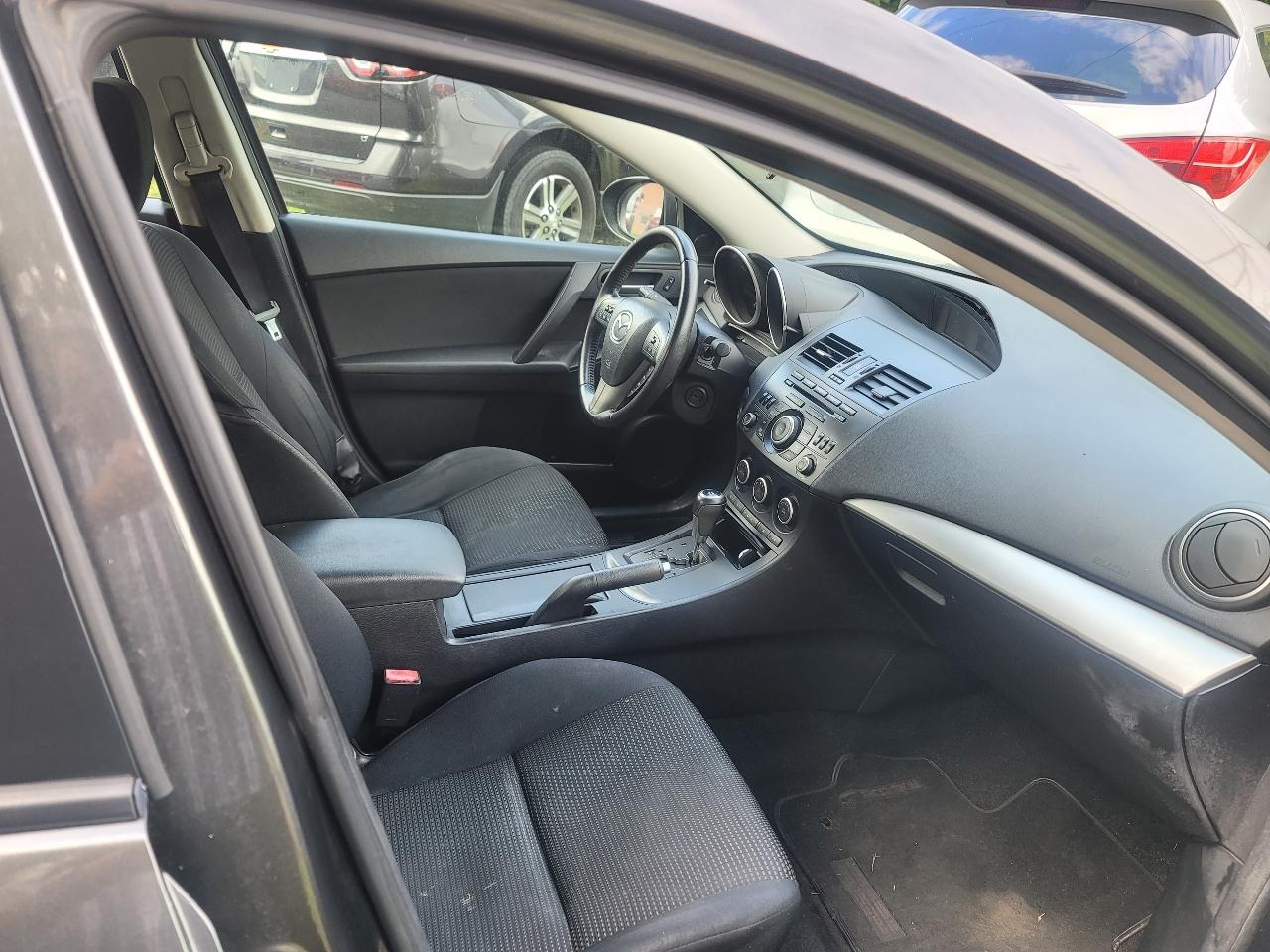 Mazda MAZDA3 i Touring AT 4-Door 2013
