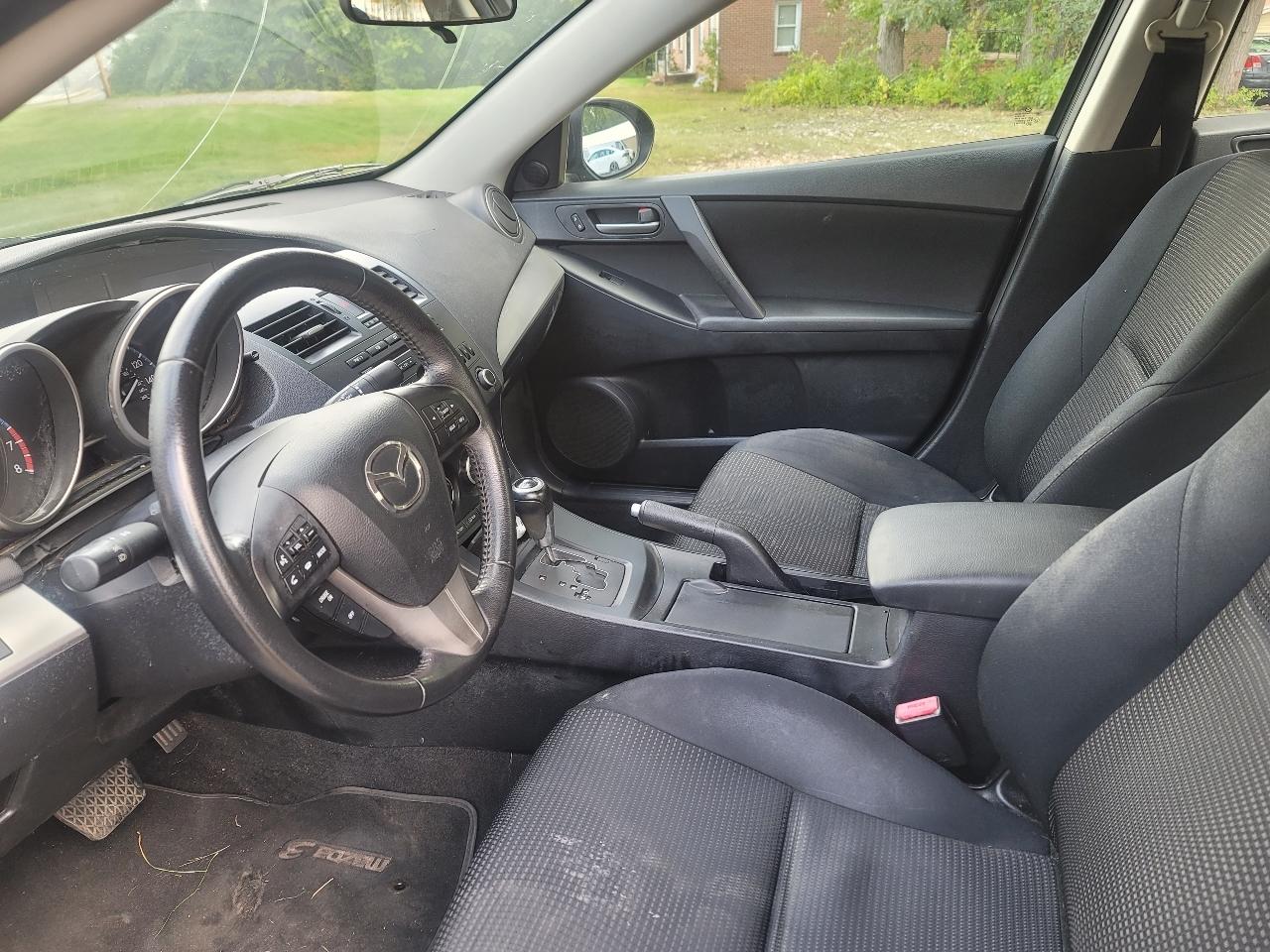 Mazda MAZDA3 i Touring AT 4-Door 2013