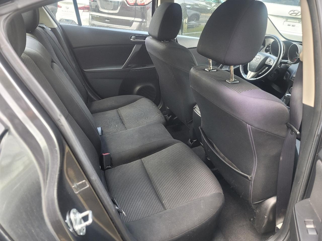 Mazda MAZDA3 i Touring AT 4-Door 2013