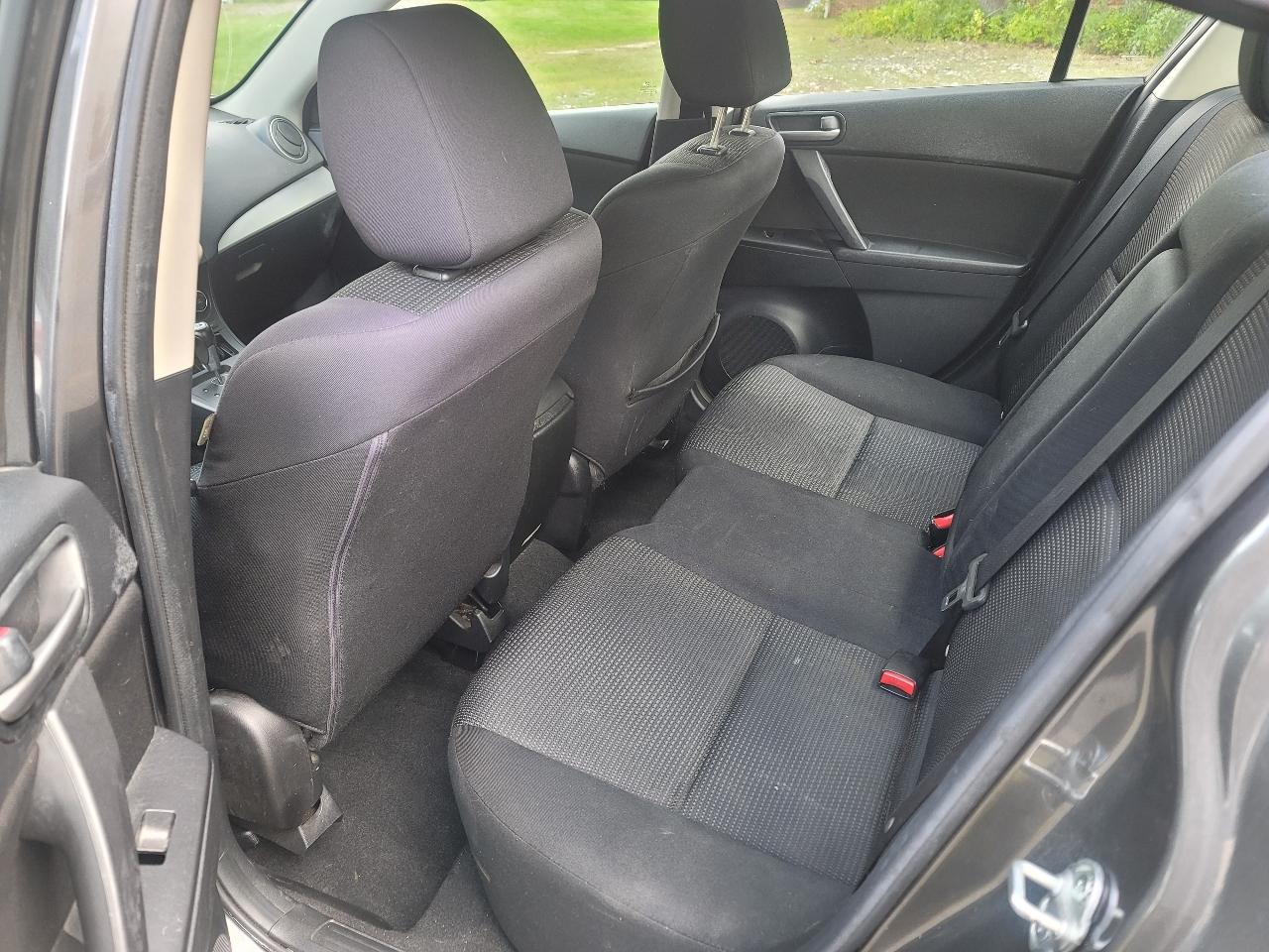 Mazda MAZDA3 i Touring AT 4-Door 2013