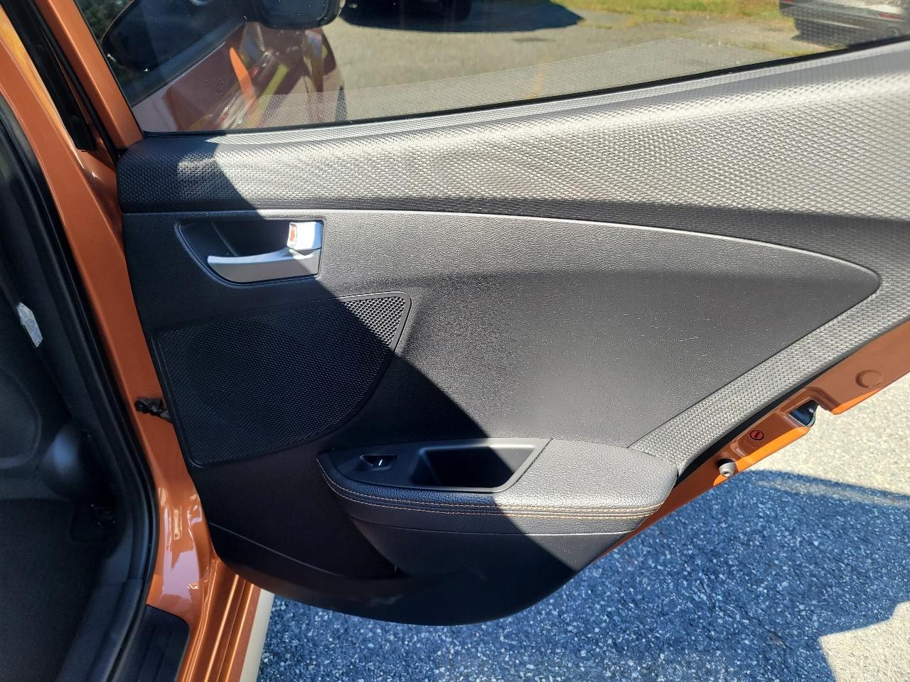 Hyundai Veloster Turbo R-Spec w/Red Interior 6M 2017
