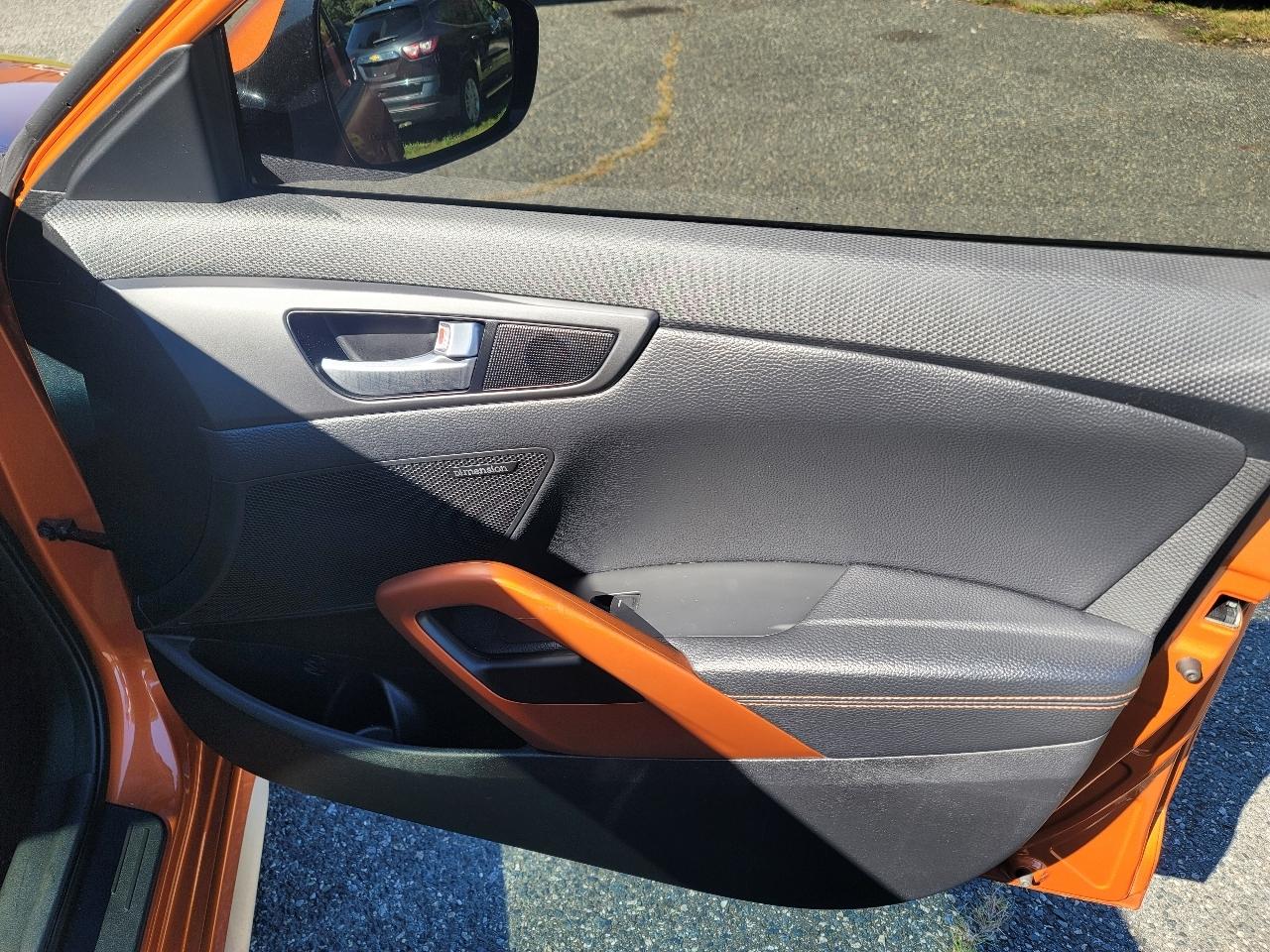 Hyundai Veloster Turbo R-Spec w/Red Interior 6M 2017